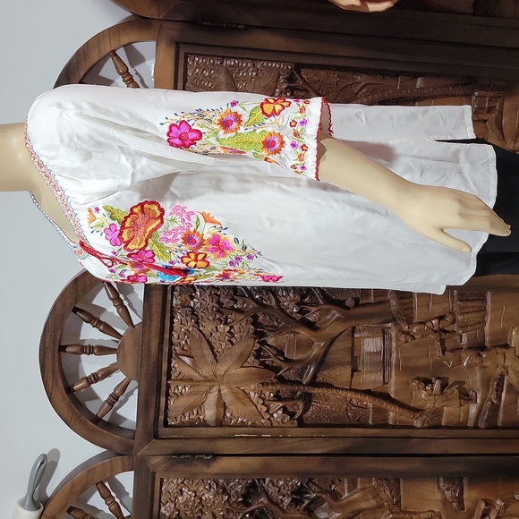 Royal Moda ARTSY Women's size M Colorful Embroidered Tunic Blouse - Picture 6 of 9